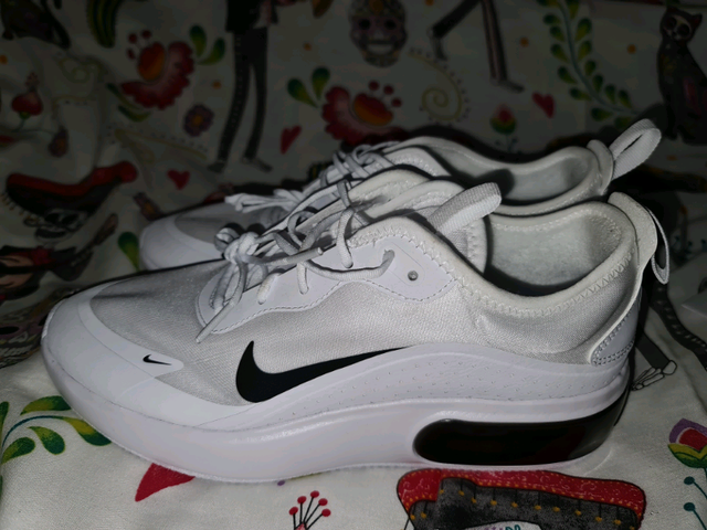 nike white trainers size 5